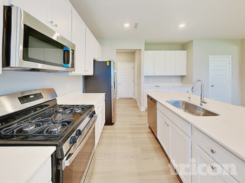 Building Photo - 4740 W Mineral Ln