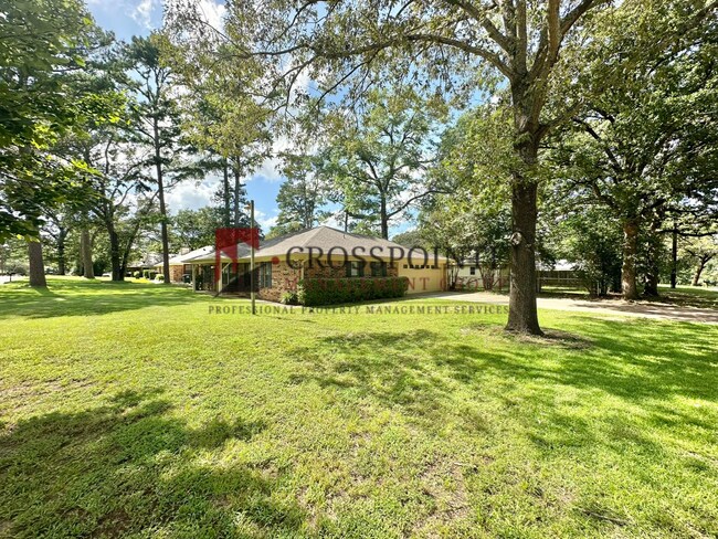 Building Photo - COMING SOON! 3 Bedroom 2 Bath in Flint!