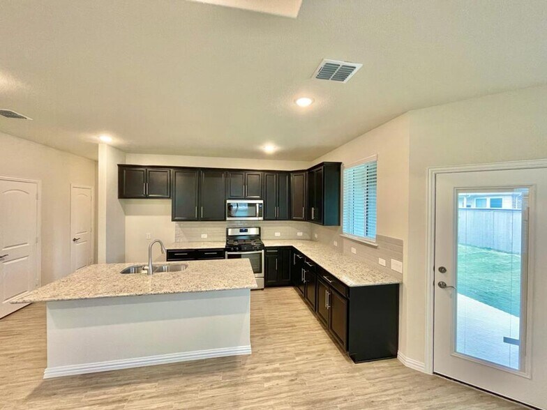 Building Photo - 2409 Rooster Ln