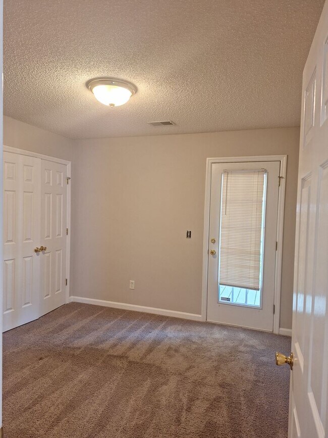 Building Photo - MOVE IN SPECIAL - $300 OFF THE FIRST FULL ...