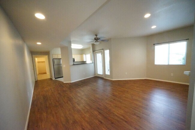 Building Photo - SHOWINGS AVAILABLE NOW