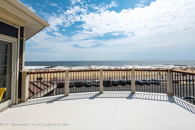 Building Photo - 1302 Ocean Ave N