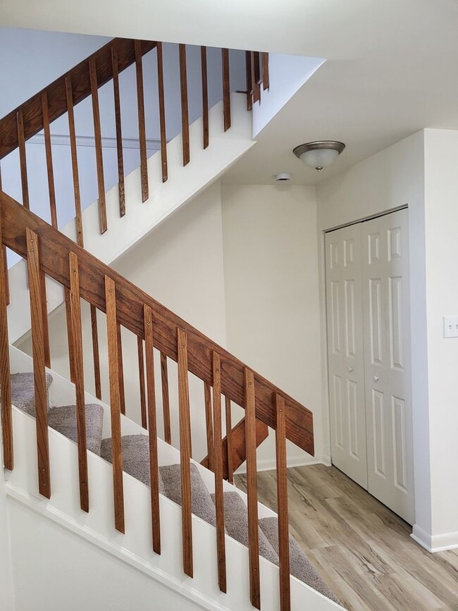 Building Photo - RENOVATED 3 Bedroom Community Treasure!