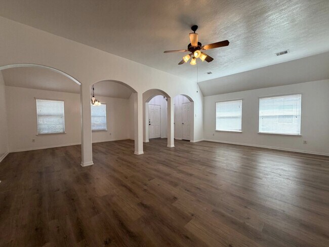 Building Photo - 24627 Cobble Canyon Ln