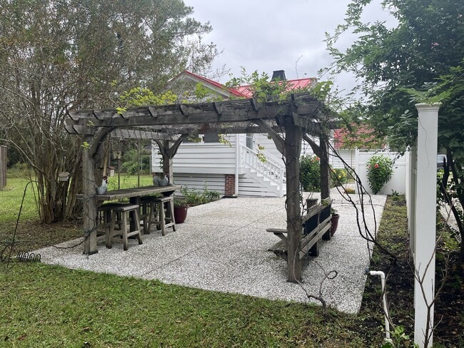 Building Photo - 4257 Plantation Dr