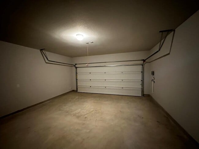 Building Photo - 109 Riverhill Dr