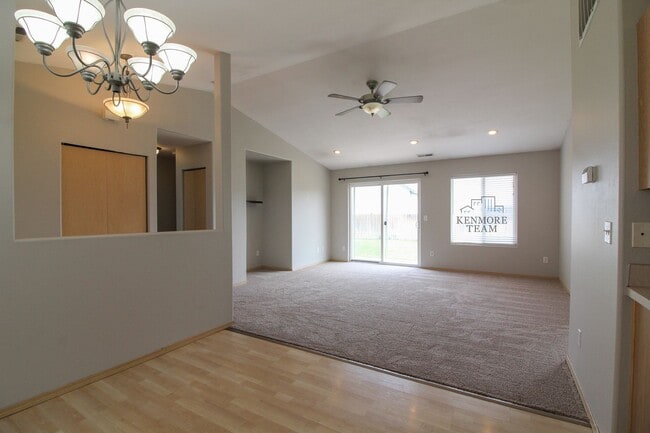 Building Photo - 3 Bedroom, 2 Bath Home in Kennewick