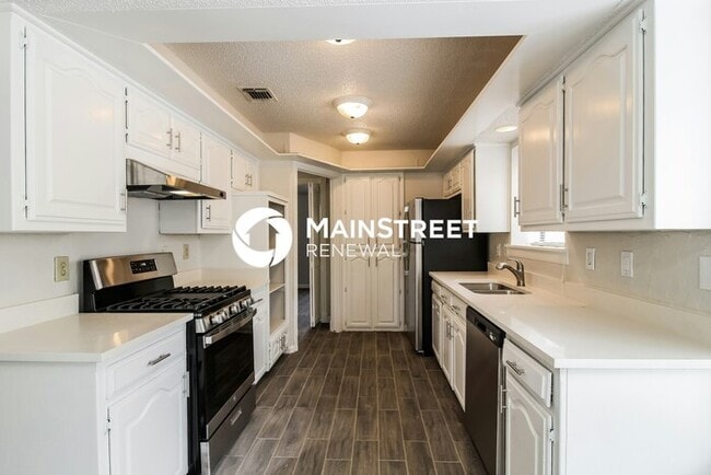 Building Photo - 3 Bedroom Pet-Friendly Home in Carrollton, TX with Main Street Renewal