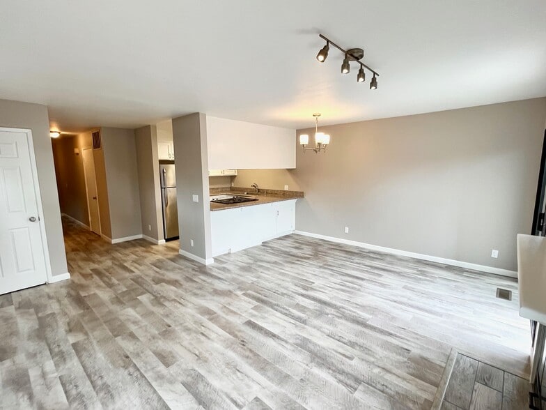 Building Photo - 837 Maria Ln