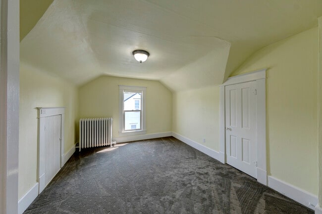 Building Photo - 317 W Brundage St