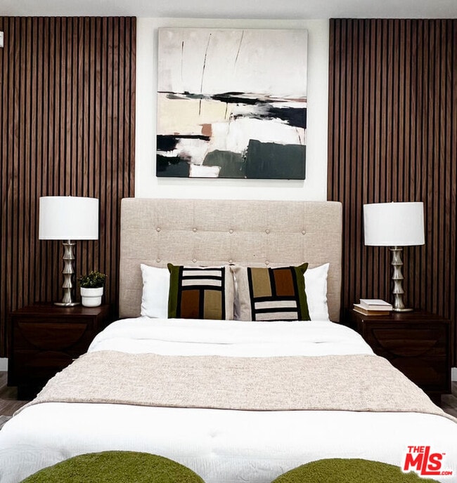 Primary Photo - 889 Francisco St