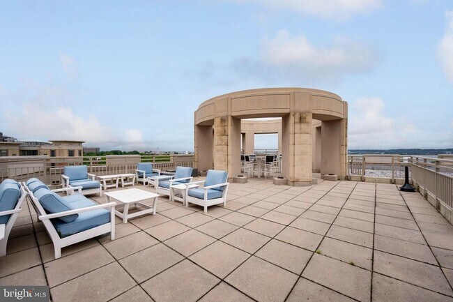 Building Photo - 3600 S Glebe Rd