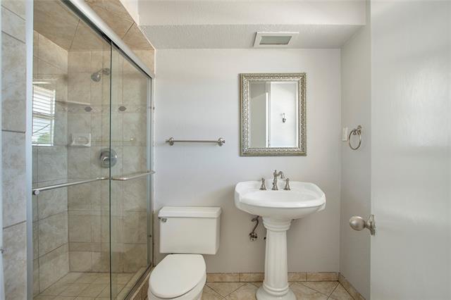 Building Photo - 5817 Sandhurst Ln