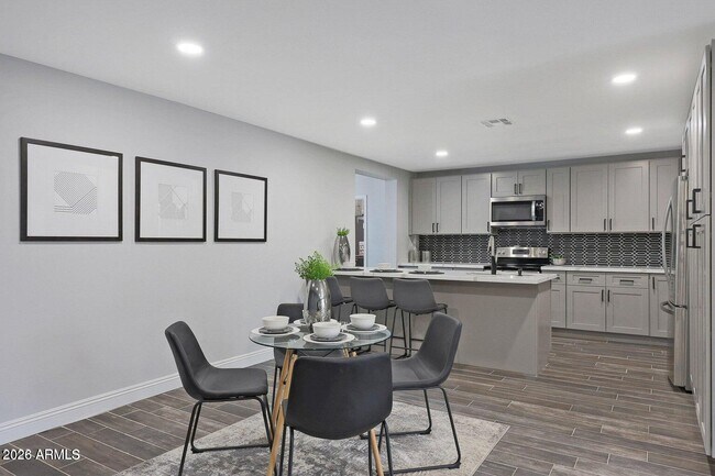 Building Photo - 8444 E Bonita Dr