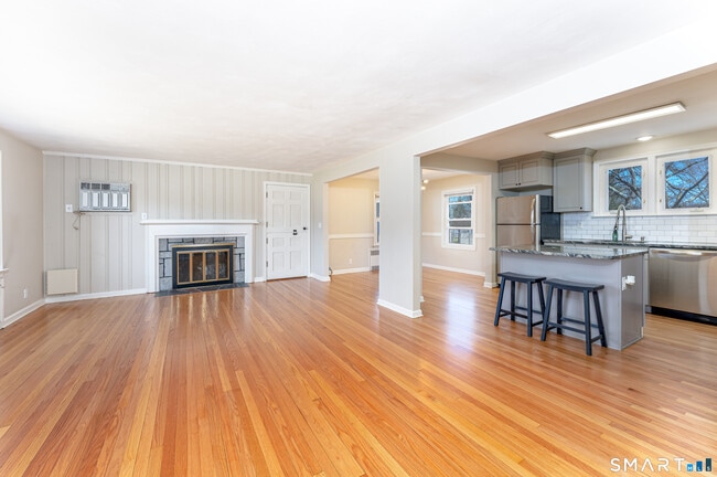 Building Photo - 233 Unionville Ave