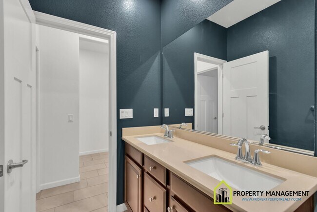 Building Photo - Vineyard Creek-Former Model Home