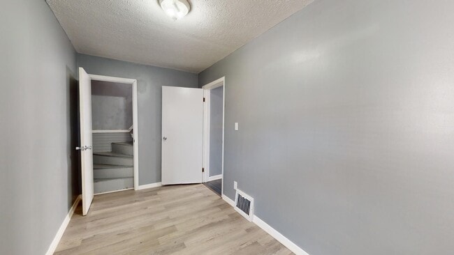 Building Photo - ** AVAILABLE OCTOBER 2025 *** Old Brooklyn...