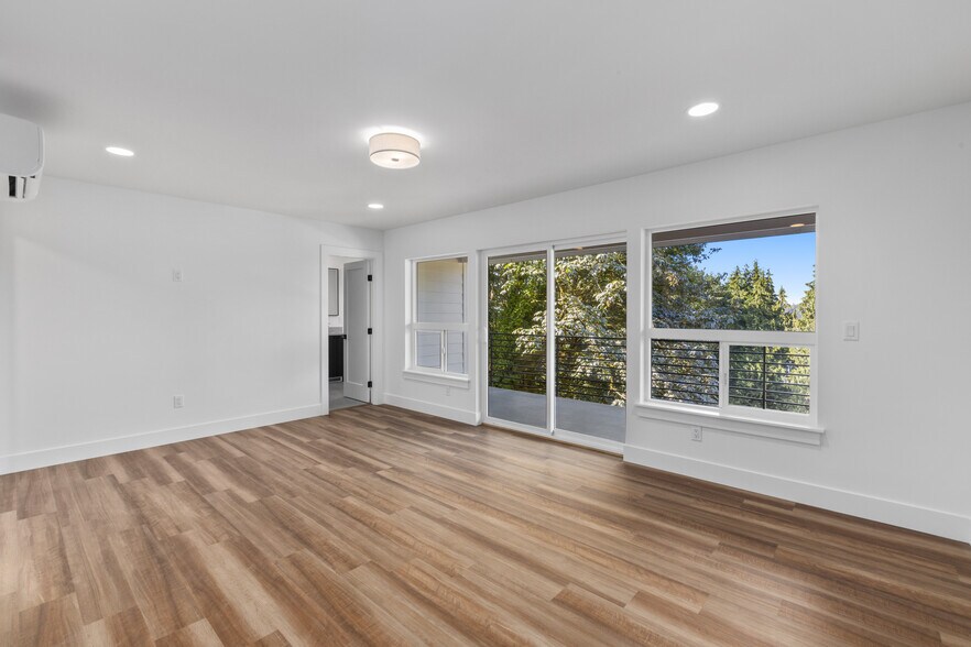 Building Photo - 10711 Vernon Rd