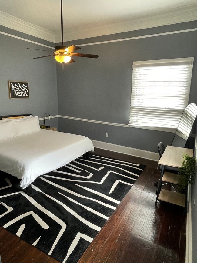 Building Photo - Fully Furnished 1BD/1BA, Walk to French Quarter