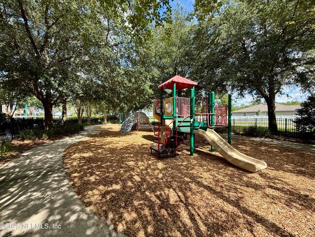Building Photo - 2200 Pebble Point Dr