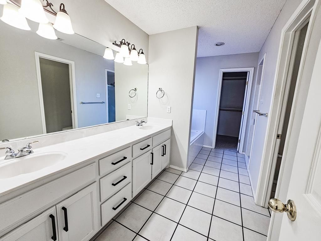 Building Photo - 4801 Whitman Dr