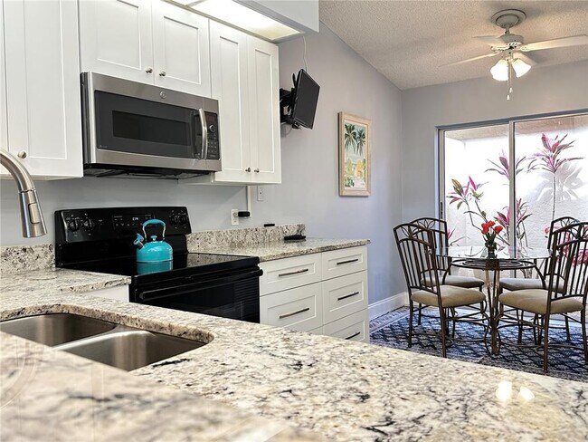 Building Photo - 5906 Doral Dr