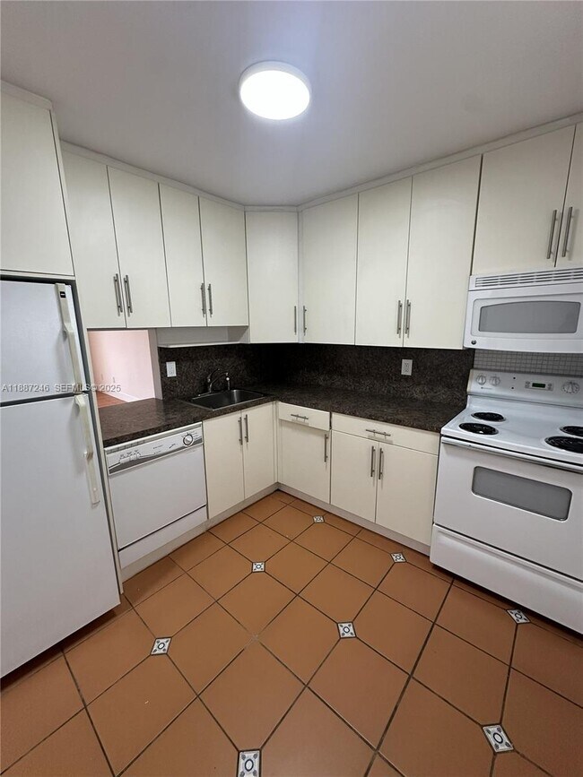 Building Photo - 7703 Camino Real