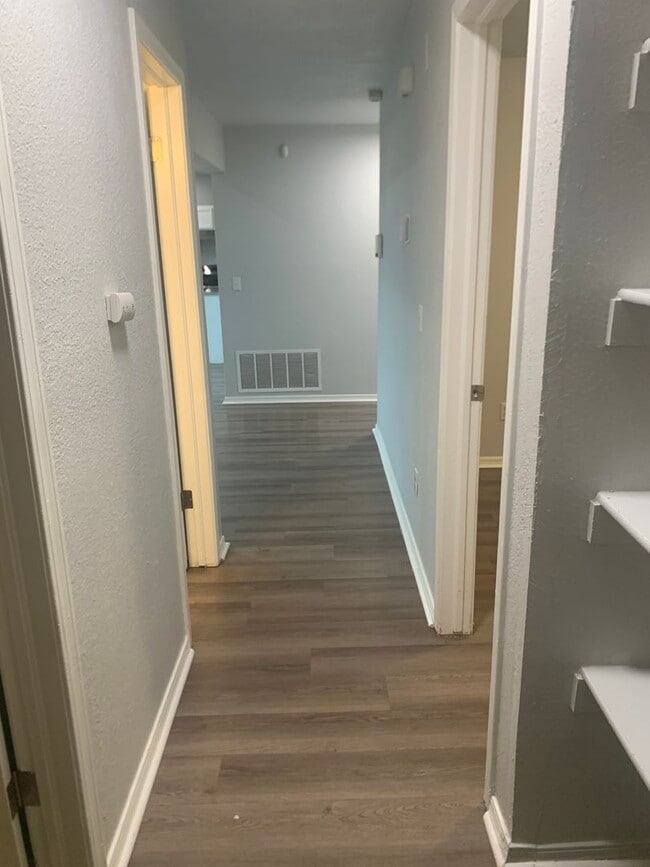 Building Photo - Renovated 3 Bedroom/ 1.5 Bath in Great Neighborhood