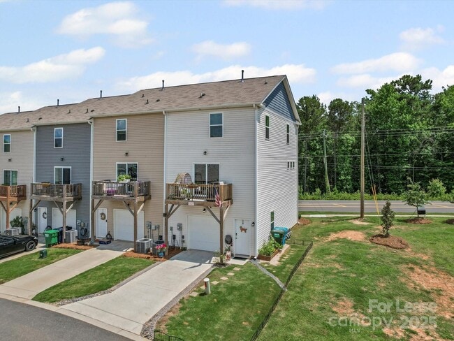 Building Photo - 8332 Waxhaw Hwy