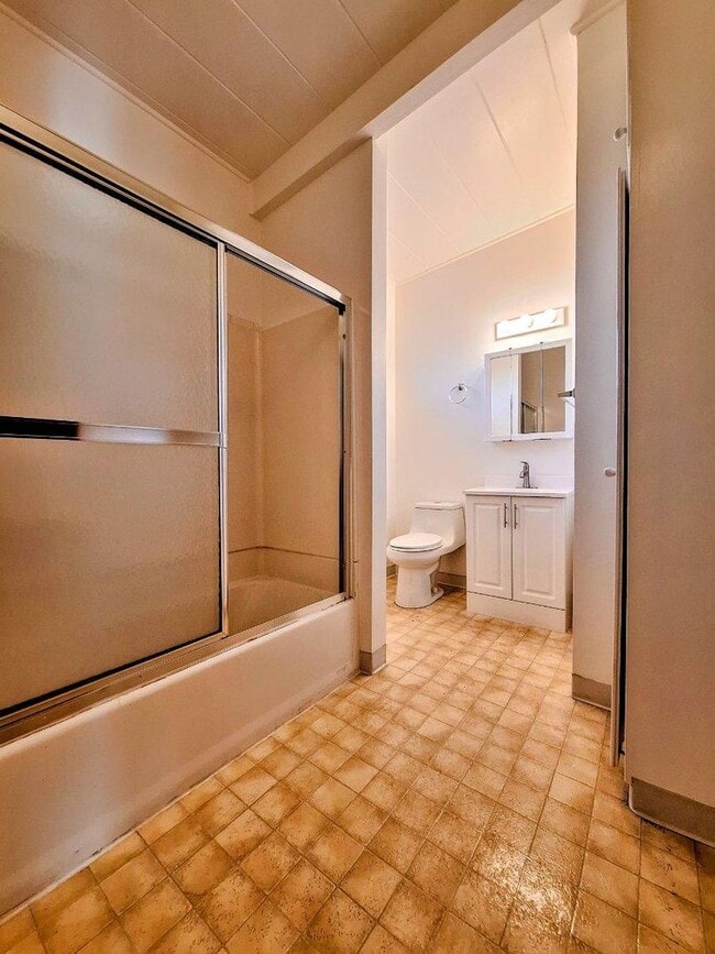 Building Photo - Cat Friendly 2bd Duplex w/Private Patio & Attached Garage