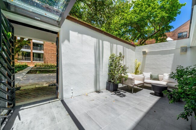 Building Photo - 10659 NE Quay Bridge Ct