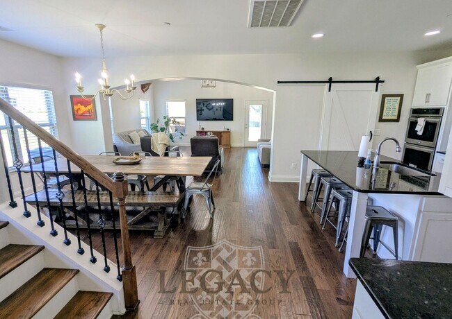 Building Photo - 6150 Christmas Dr