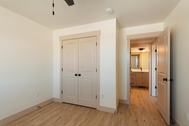 Building Photo - 405 Par Ave