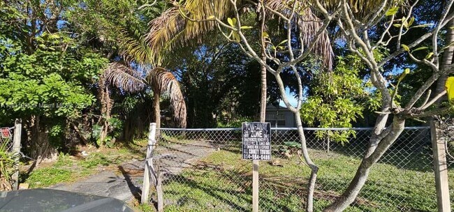 Building Photo - 161 NW 40th St