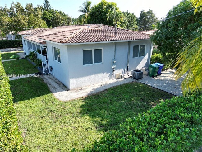 Building Photo - 1380 SW 11th St