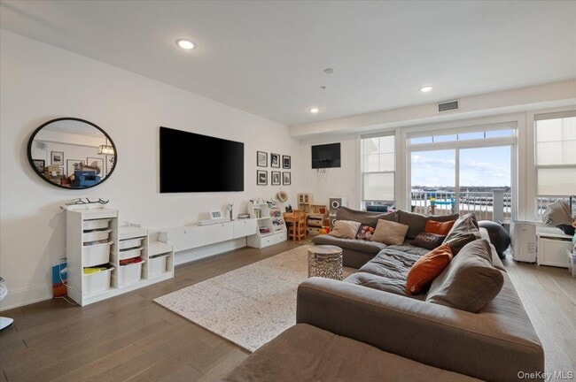 Building Photo - 422 Marina Pointe Dr