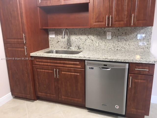 Building Photo - 10738 N Kendall Dr