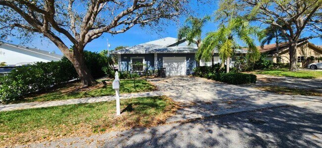 Primary Photo - 2073 Cove Ln