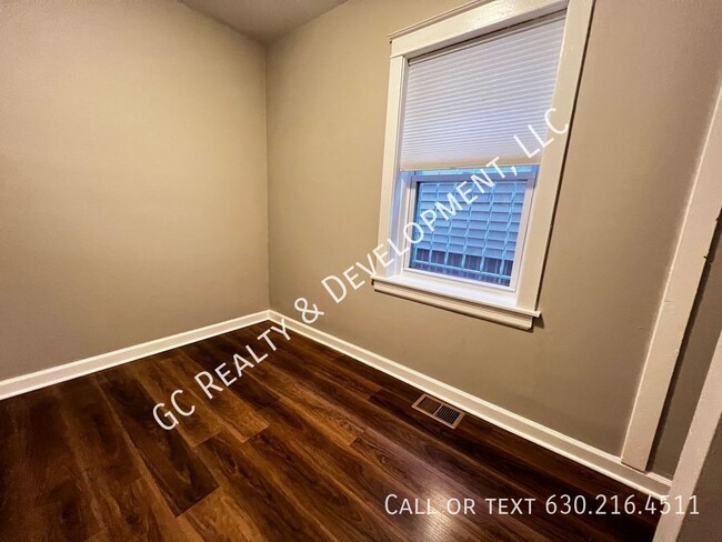 Building Photo - 1439 N Artesian Ave
