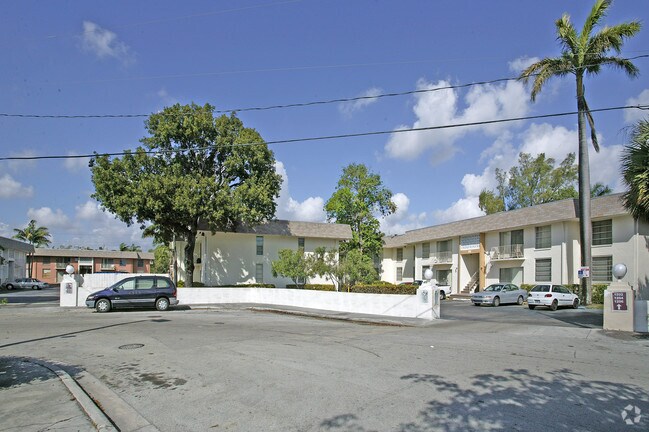 Building Photo - Regency Manor
