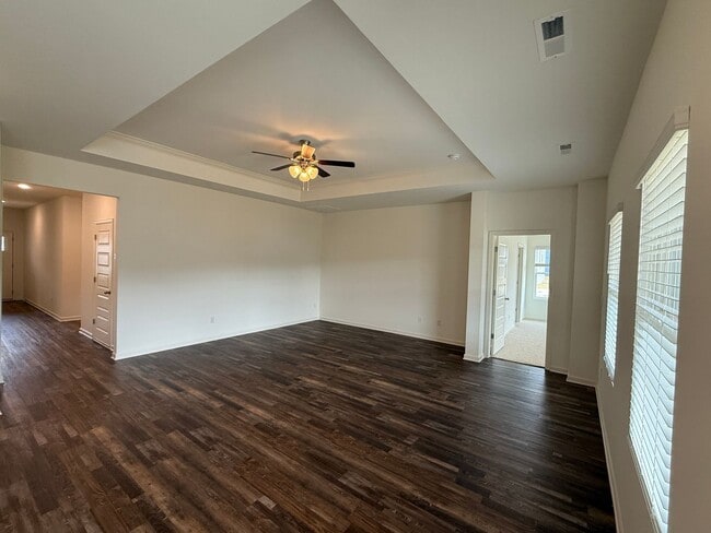 Building Photo - Springville Schools One Level 4 Bedroom / 3 Bathroom/ 3 Car Garage