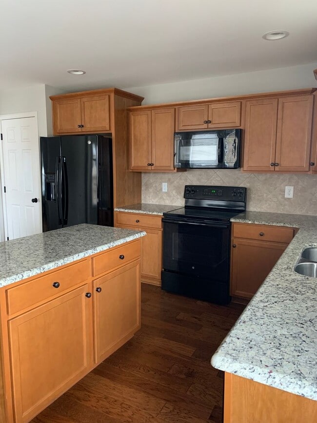 Building Photo - 516 Amberdale Cir W