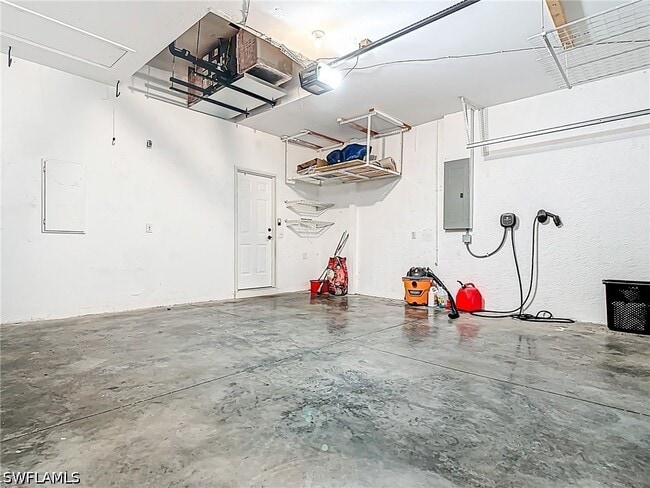 Building Photo - 351 Pindo Palm Dr