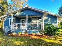 Building Photo - Island Bungalow, Minutes From the Beach!