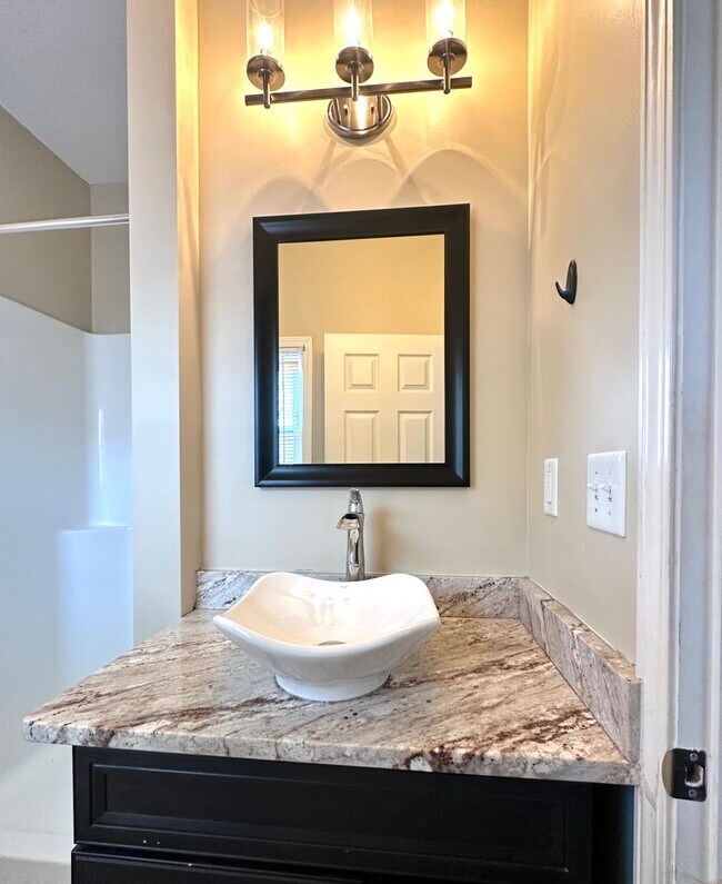 Building Photo - Renovated Germantown House in Great Location