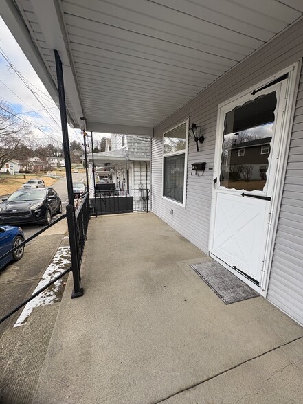 Building Photo - 23 Saint David St