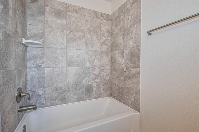 Building Photo - 16360 Oakside Hollow Ln