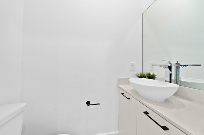 Building Photo - 1406 Valentine St