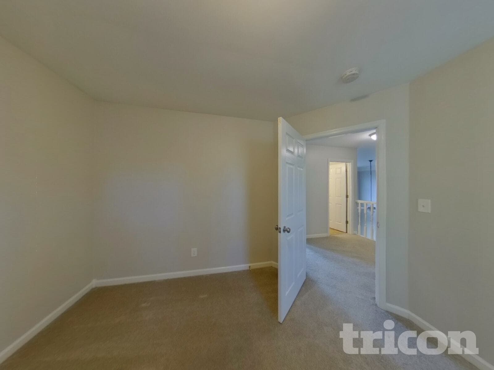 Building Photo - 2863 Iroquois Dr