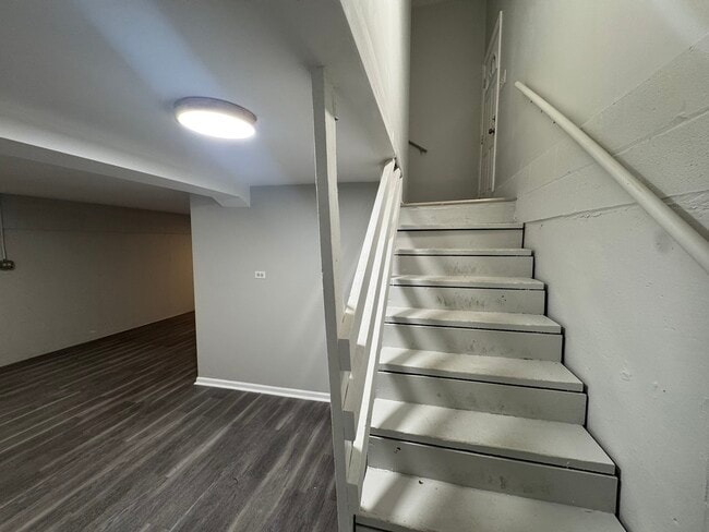 Building Photo - 1447 W 114th Pl